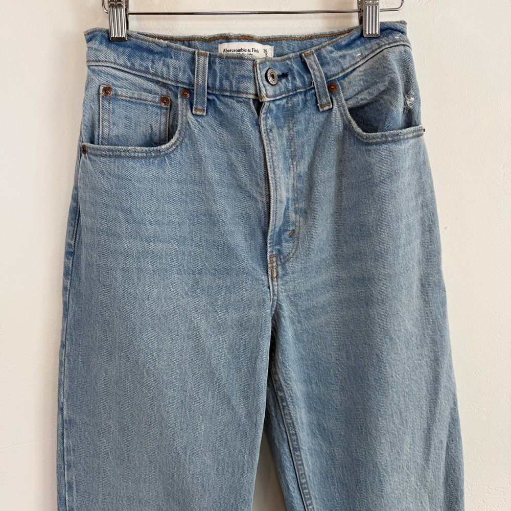 Abercrombie & Fitch 90s Straight Ultra High Rise Denim Jeans Light Blue 26 2L - Picture 2 of 12